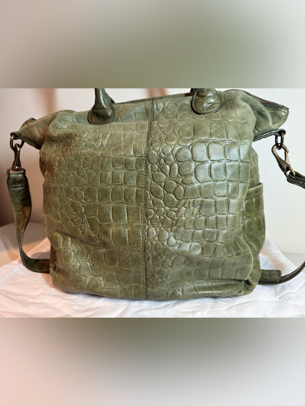Liebeskind Berlin Olive Green Croc-Embossed Leather Crossbody Tote - Picture 2 of 14